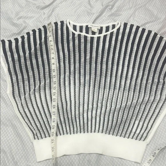 Club Monaco Novelty Pointelle navy blue and White Striped Sweater size S - Picture 5 of 5